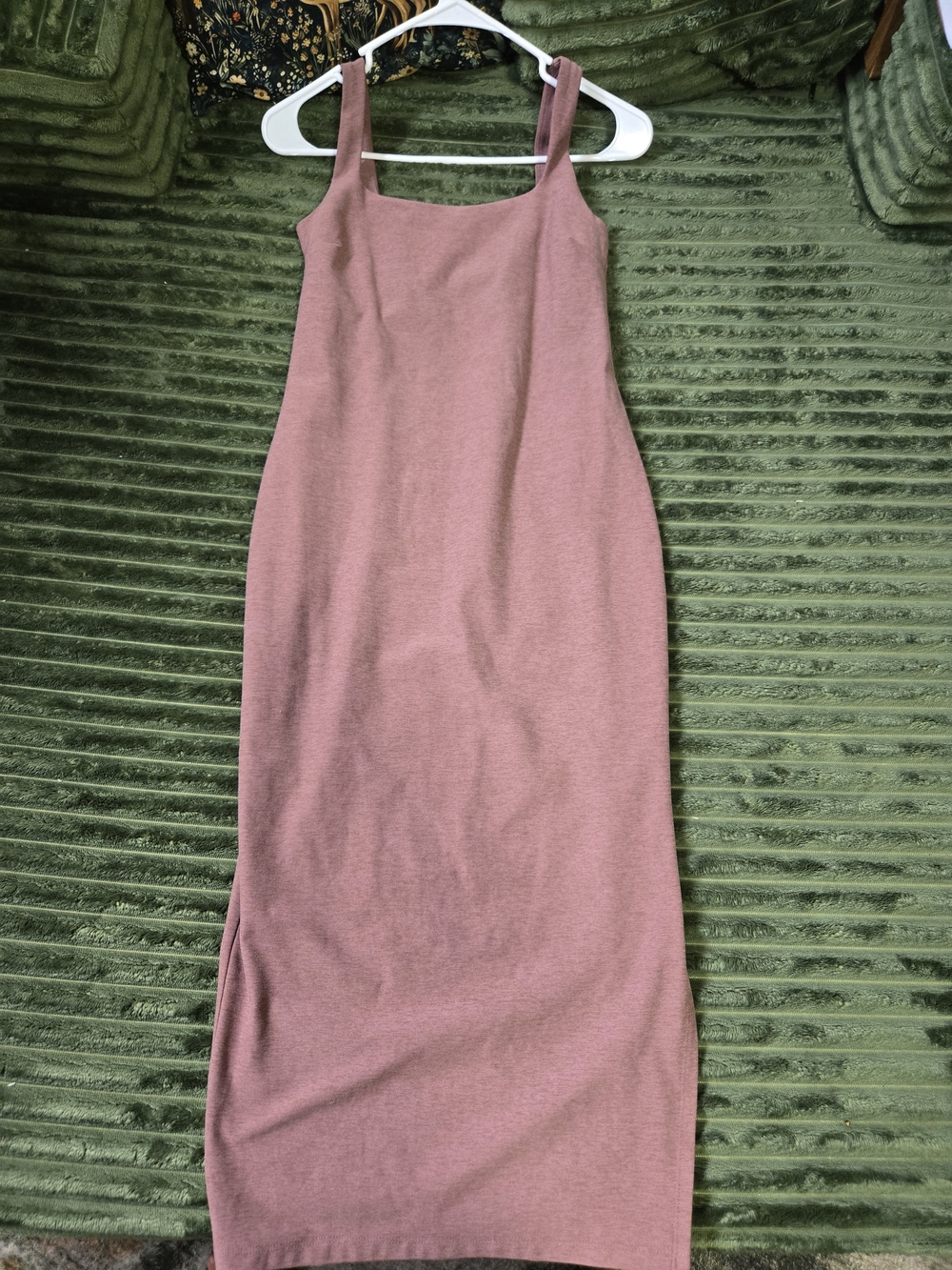 Beyond Yoga Women’s Sleeveless Square-Neck Midi Dress in Mauve